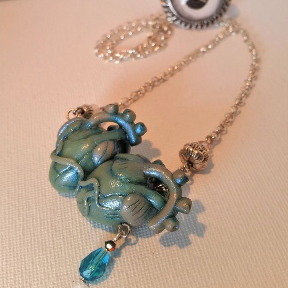 HANDMADE Turquoise blue iridescent Siamese anatomical heart necklace - Picture 9 of 9